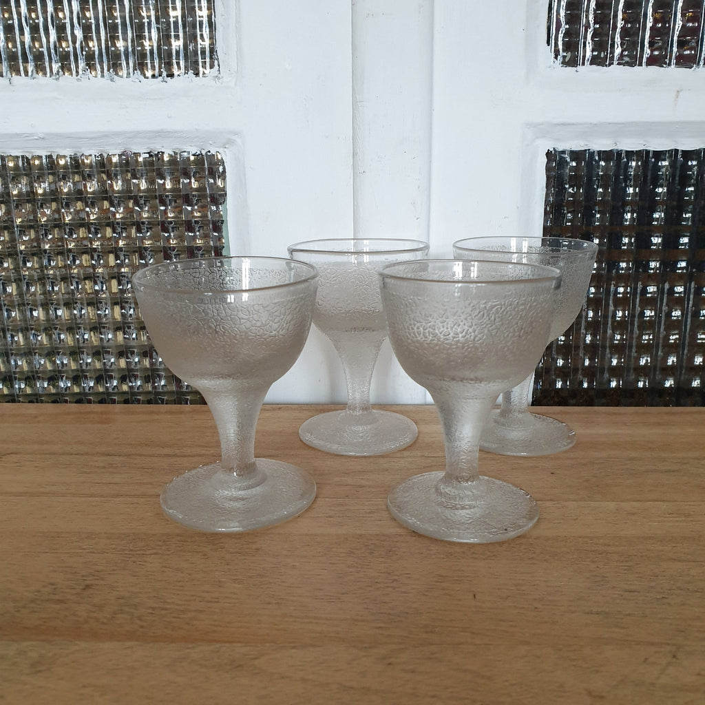 Lot de 4 verres évasés à digestif ou à liqueur sur pied par Hello Broc brocante en ligne