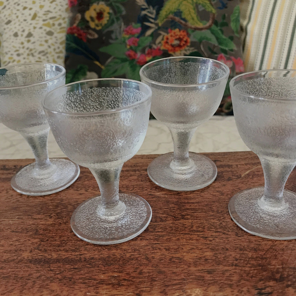 Lot de 4 verres évasés à digestif ou à liqueur sur pied par Hello Broc brocante en ligne