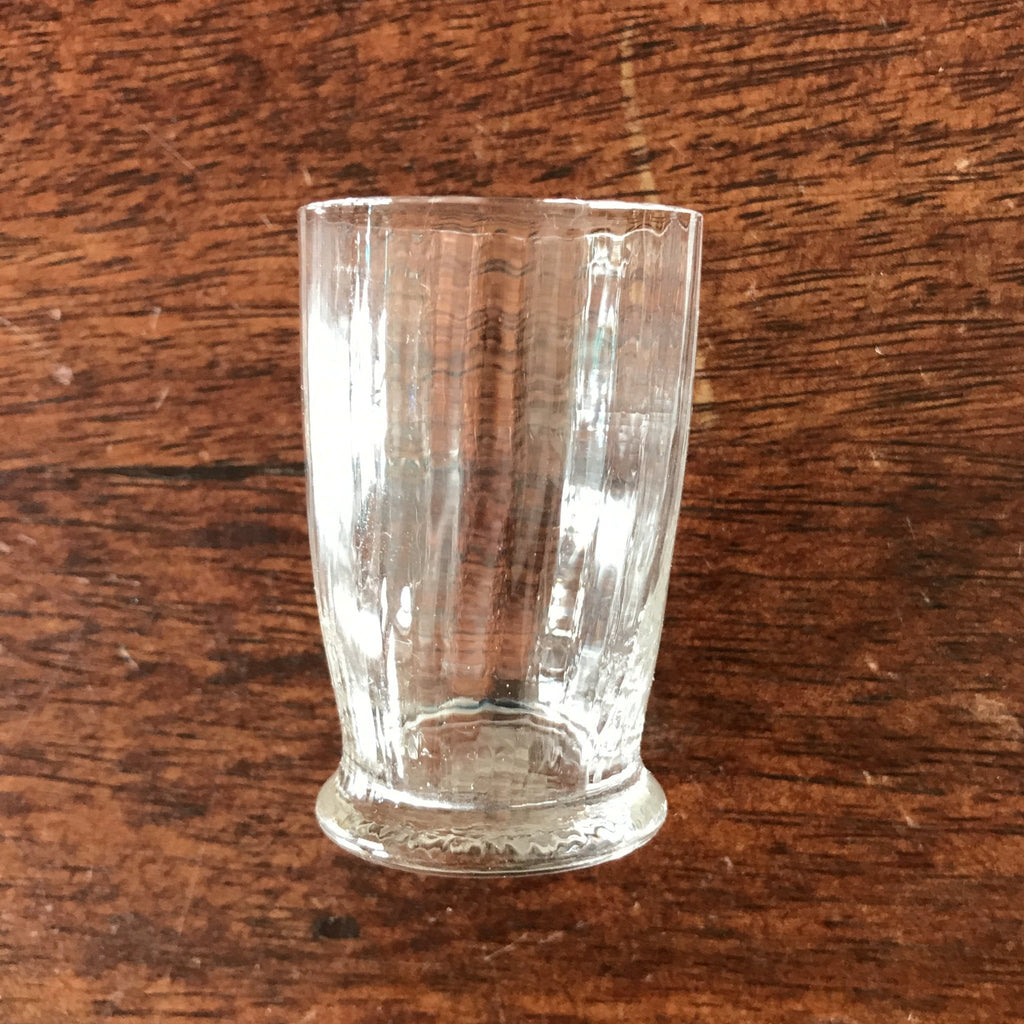 Lot de 4 petits verres à digestif décoré de stries intérieures par Hello Broc brocante en ligne