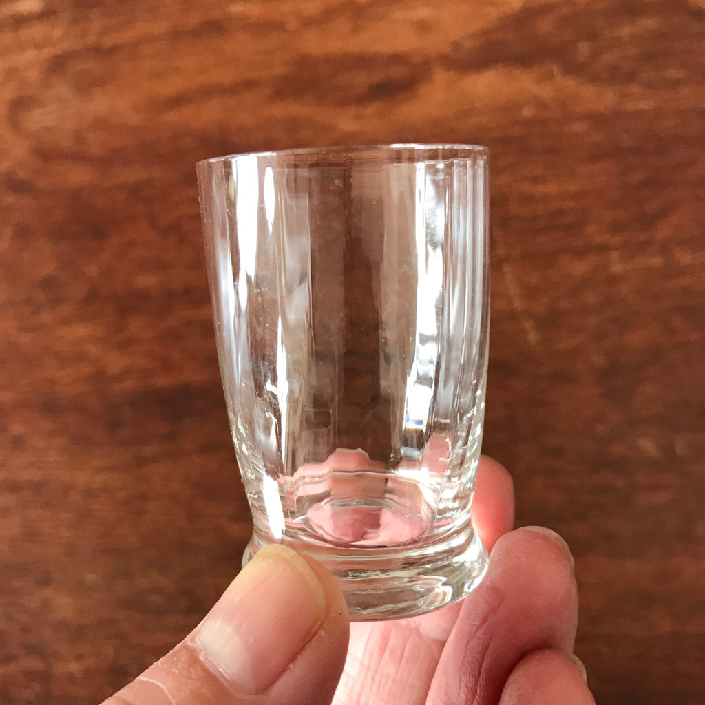Lot de 4 petits verres à digestif décoré de stries intérieures par Hello Broc brocante en ligne