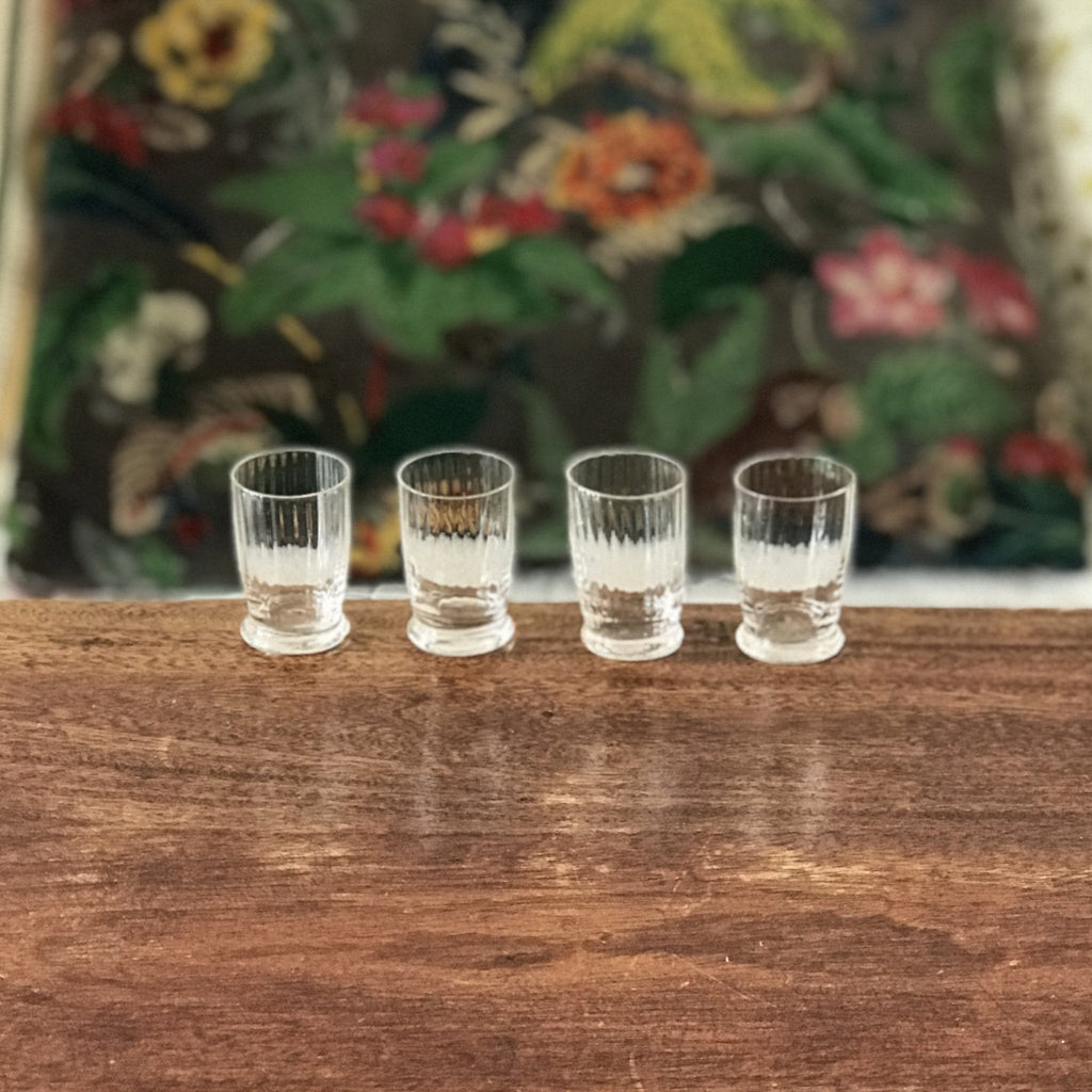 Lot de 4 petits verres à digestif décoré de stries intérieures par Hello Broc brocante en ligne