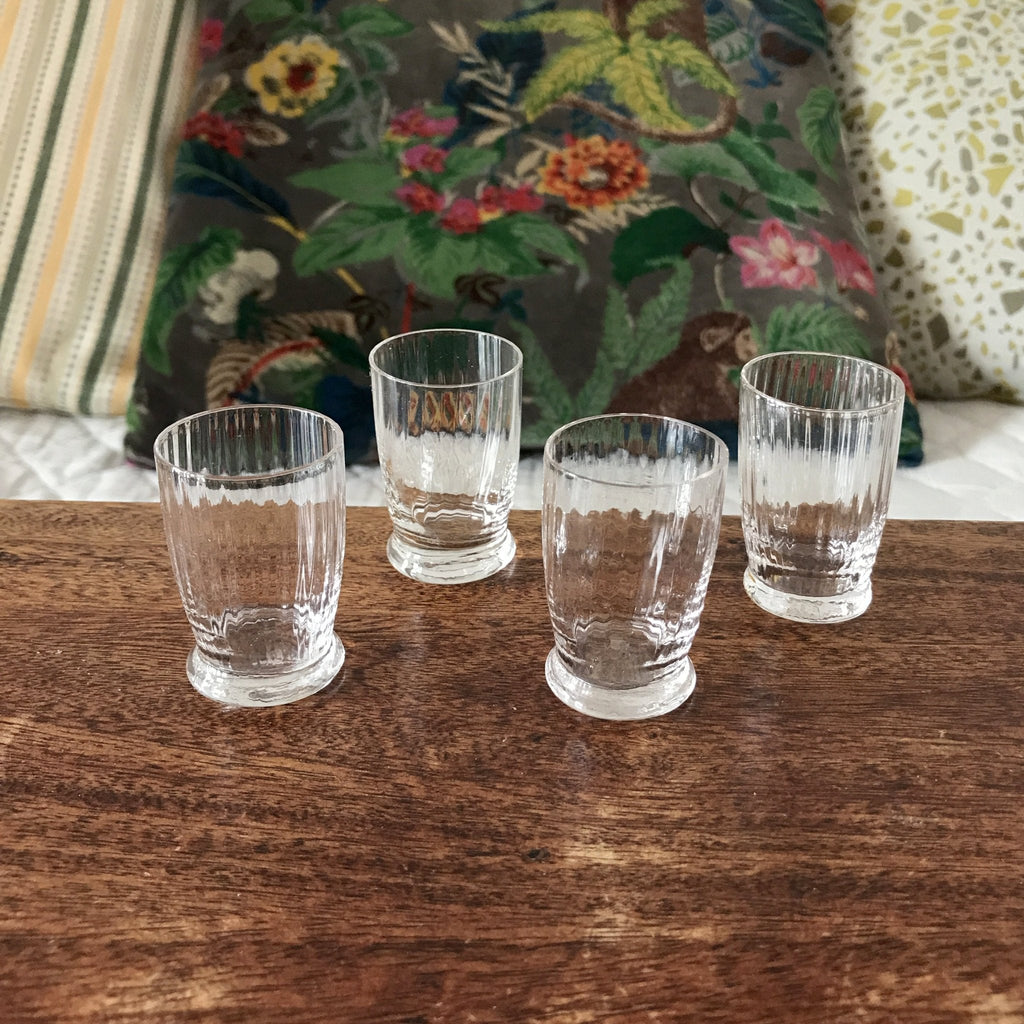 Lot de 4 petits verres à digestif décoré de stries intérieures par Hello Broc brocante en ligne