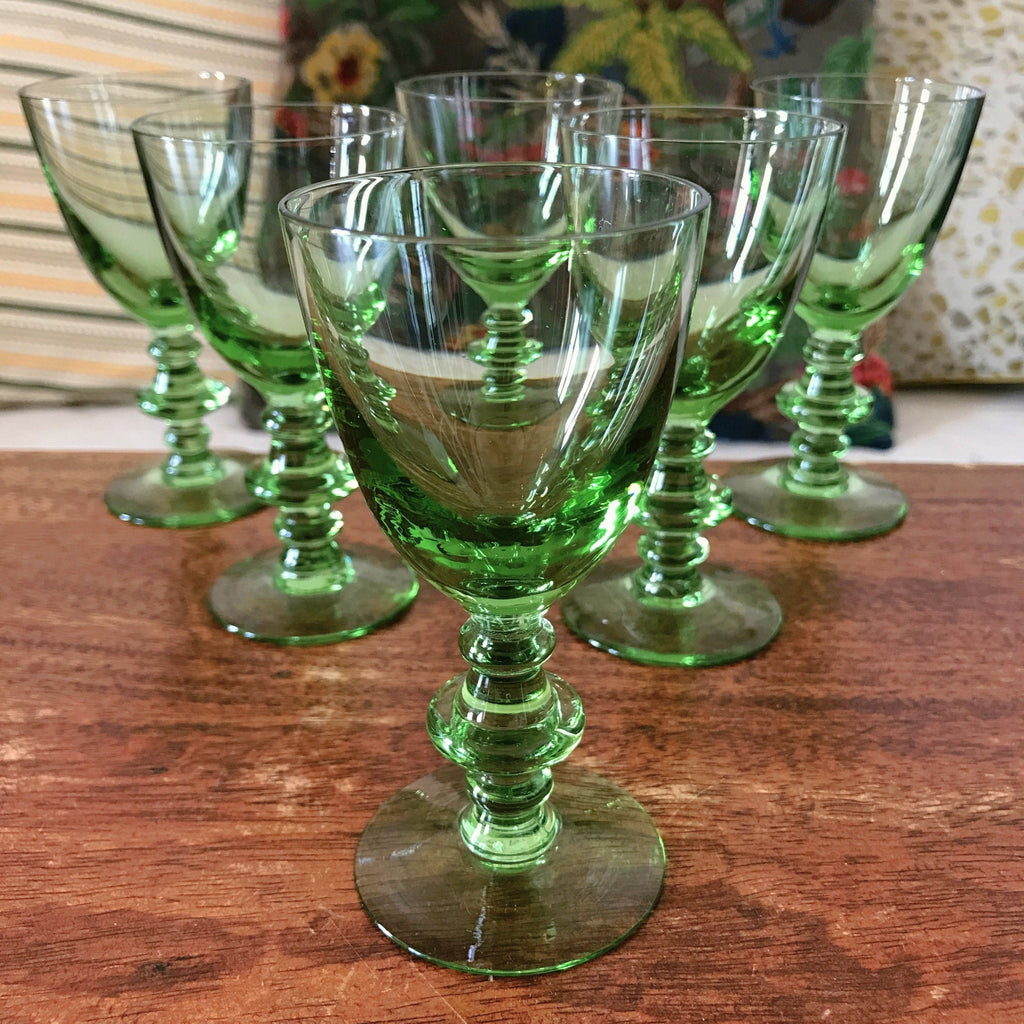 Lot de 6 petits verres à digestif sur pied en cristal vert par Hello Broc brocante en ligne