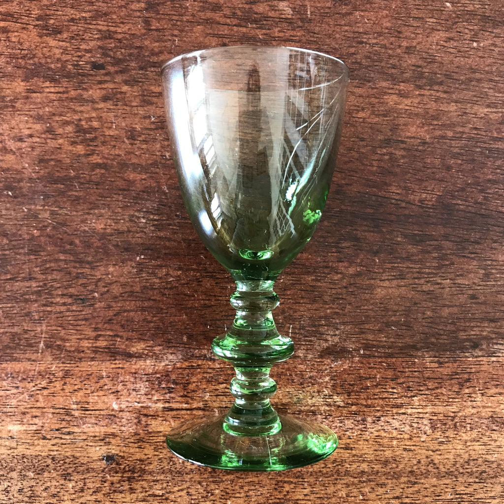 Lot de 6 petits verres à digestif sur pied en cristal vert par Hello Broc brocante en ligne