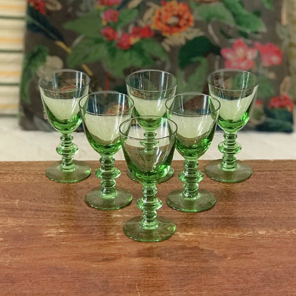 Lot de 6 petits verres à digestif sur pied en cristal vert par Hello Broc brocante en ligne