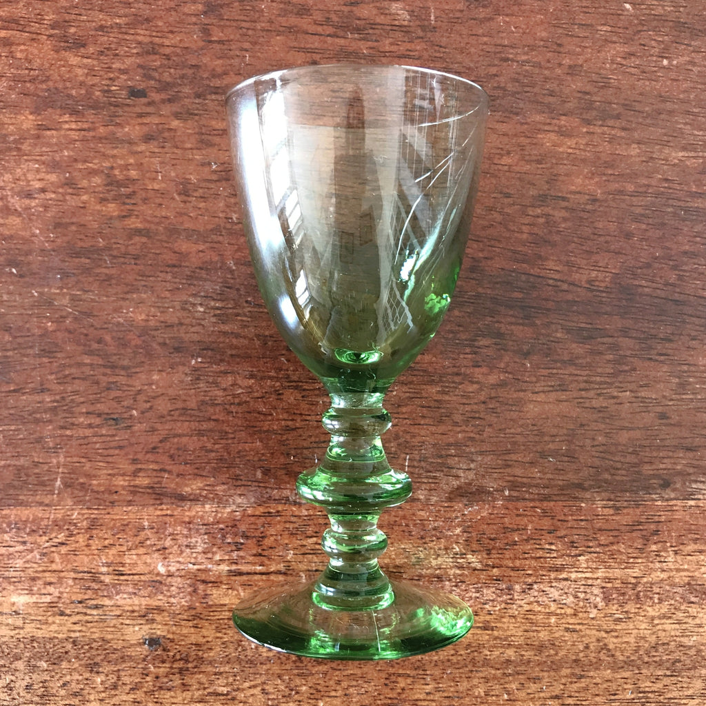 Lot de 6 petits verres à digestif sur pied en cristal vert par Hello Broc brocante en ligne