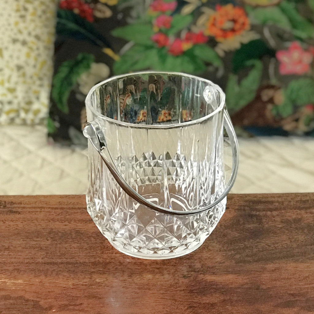 Seau à glace vintage paroi pointe de diamant en verre cristallin dans le goût de Cristal d'Arques anse en acier chromé par Hello Broc brocante en ligne