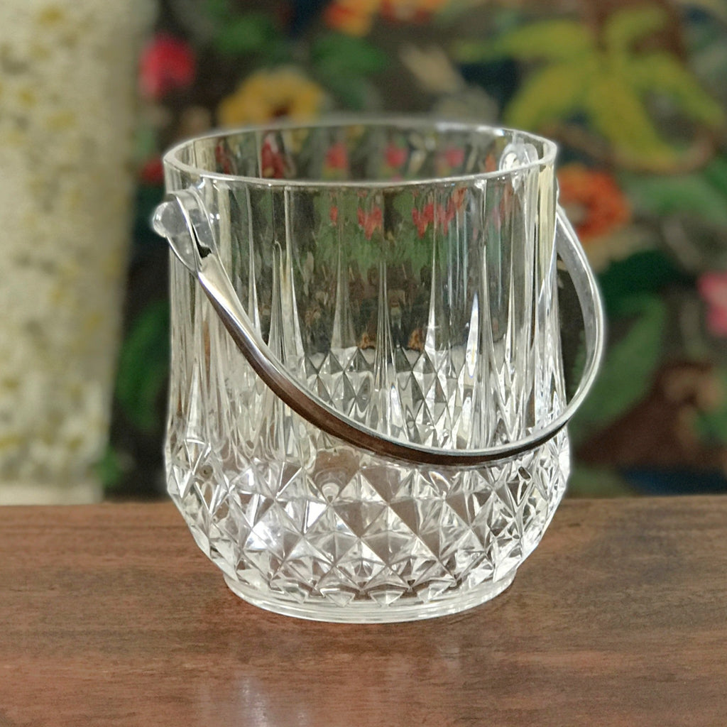 Seau à glace vintage paroi pointe de diamant en verre cristallin dans le goût de Cristal d'Arques anse en acier chromé par Hello Broc brocante en ligne