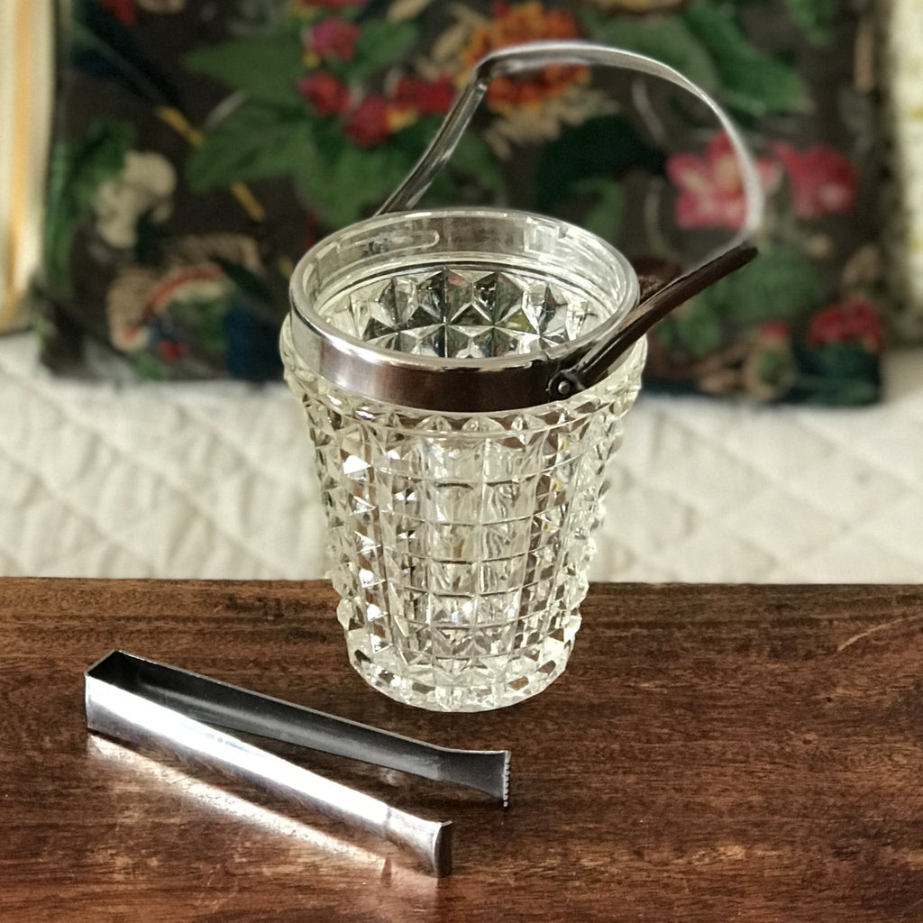 Seau à glace en verre moulé motifs pointe de diamant cerclage et pince à glaçon en inox années 50 / 60 par Hello Broc brocante en ligne