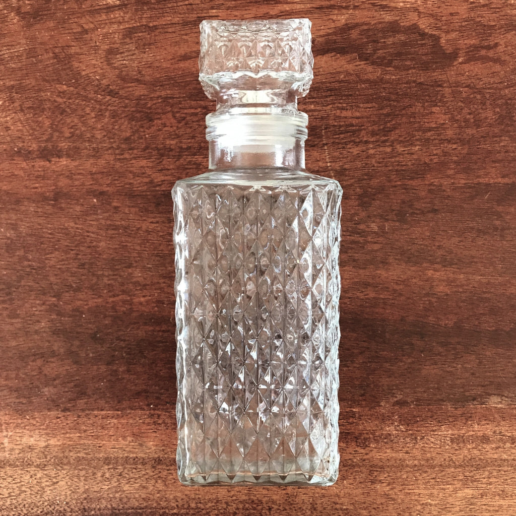 Carafe à whisky verre moulé pointe de diamant bouchon carré par Hello Broc brocante en ligne