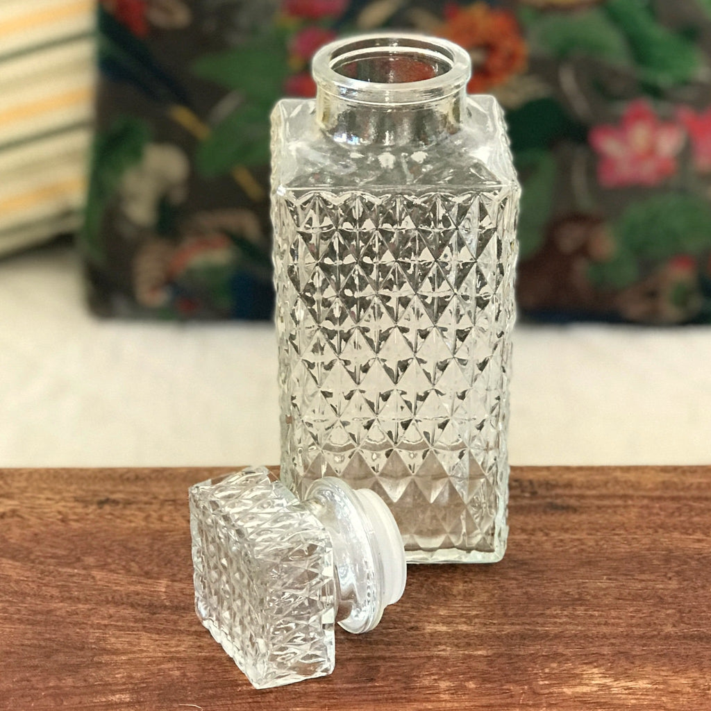 Carafe à whisky verre moulé pointe de diamant bouchon carré par Hello Broc brocante en ligne
