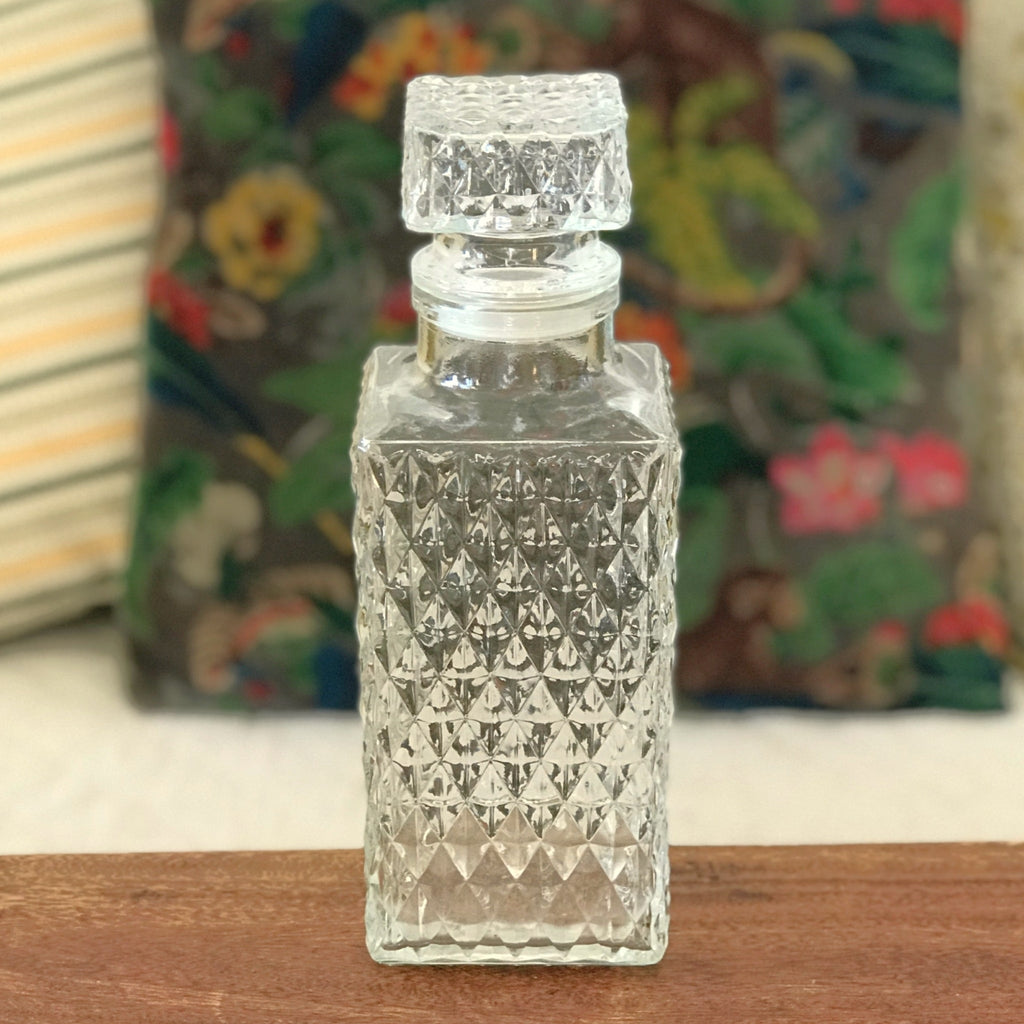 Carafe à whisky verre moulé pointe de diamant bouchon carré par Hello Broc brocante en ligne