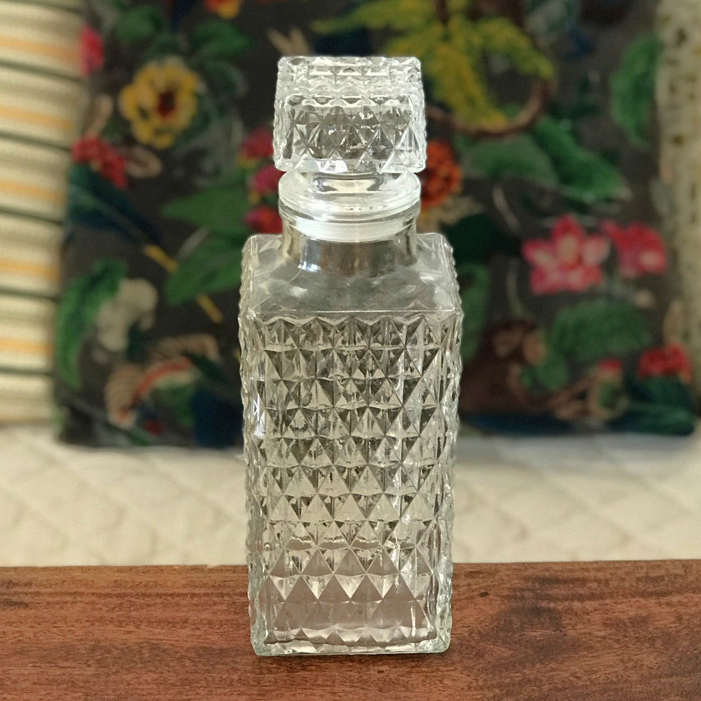 Carafe à whisky verre moulé pointe de diamant bouchon carré par Hello Broc brocante en ligne