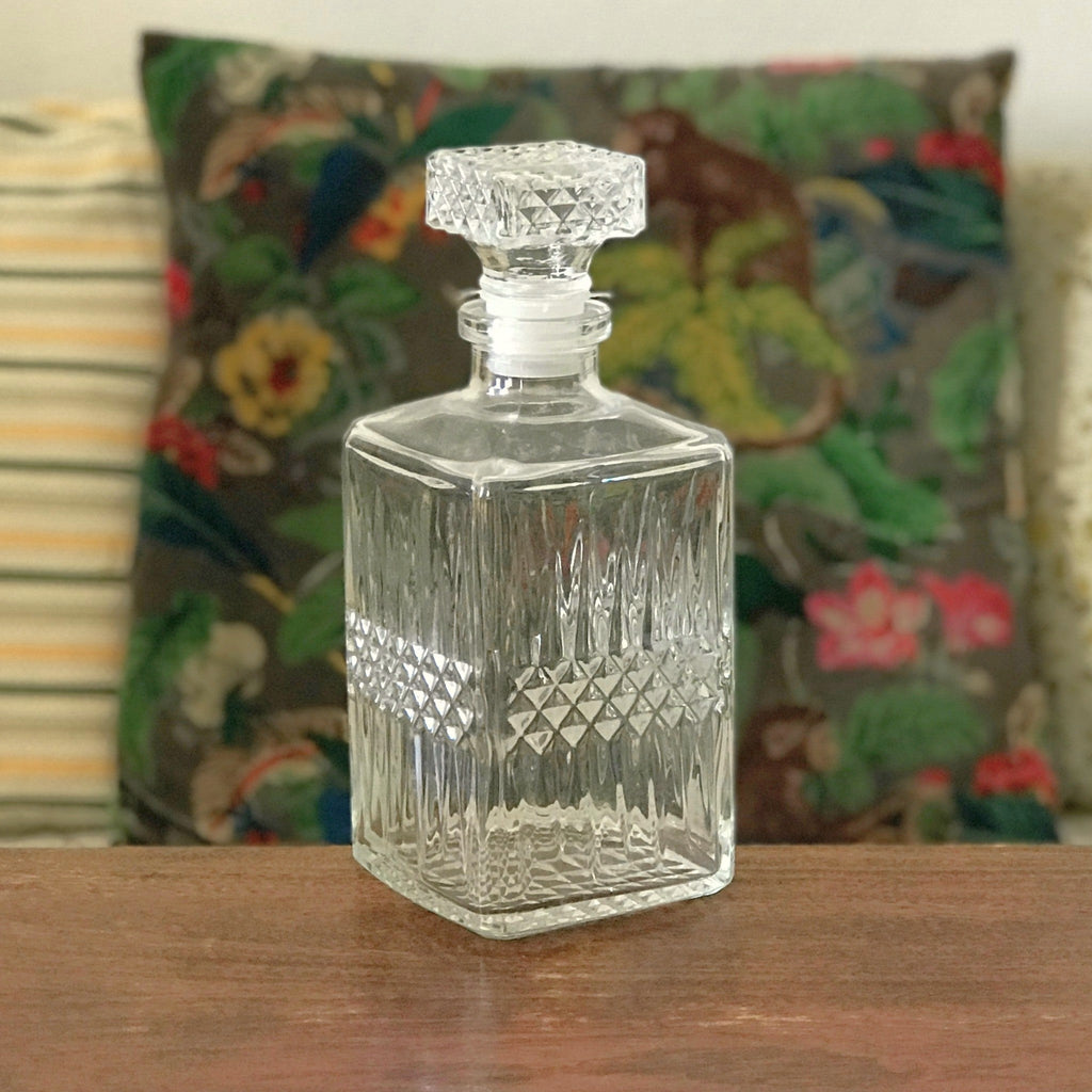 Carafe à whisky verre moulé pointe de diamant bouchon carré par Hello Broc brocante en ligne