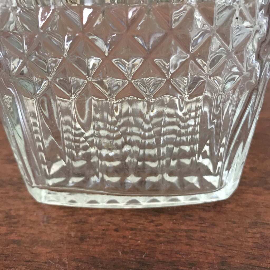 Carafe à whisky verre moulé pointe de diamant bouchon carré par Hello Broc brocante en ligne