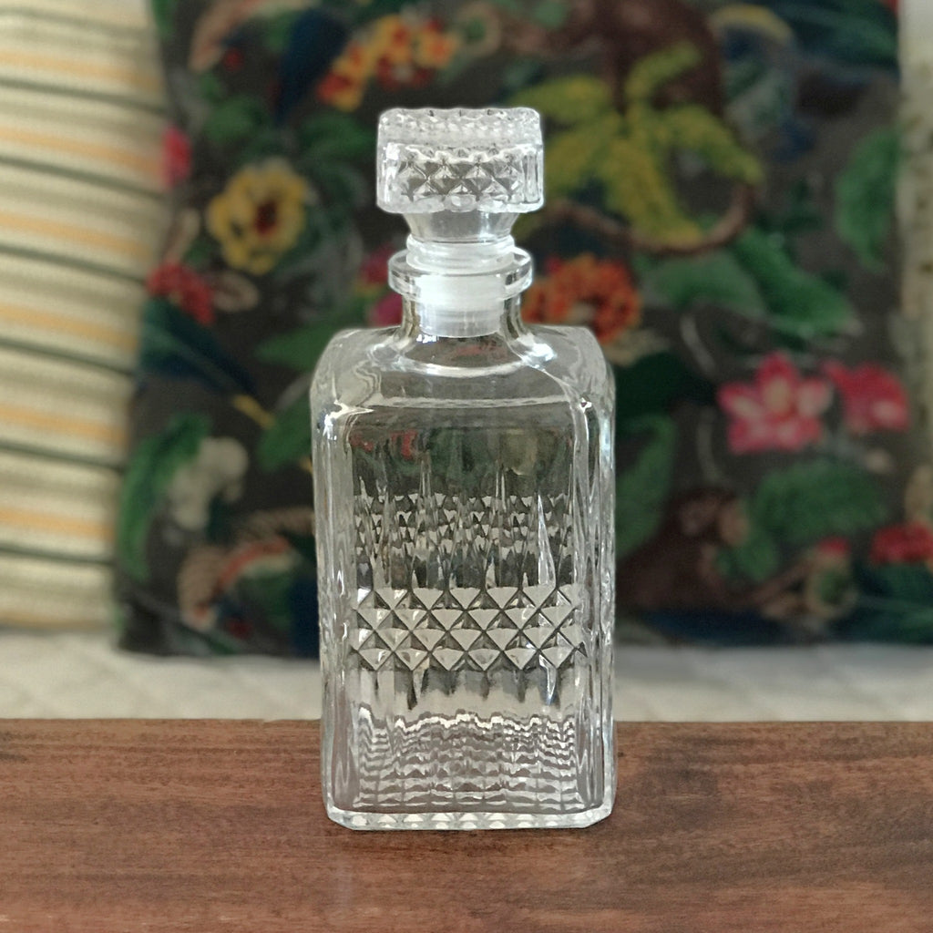 Carafe à whisky verre moulé pointe de diamant bouchon carré par Hello Broc brocante en ligne