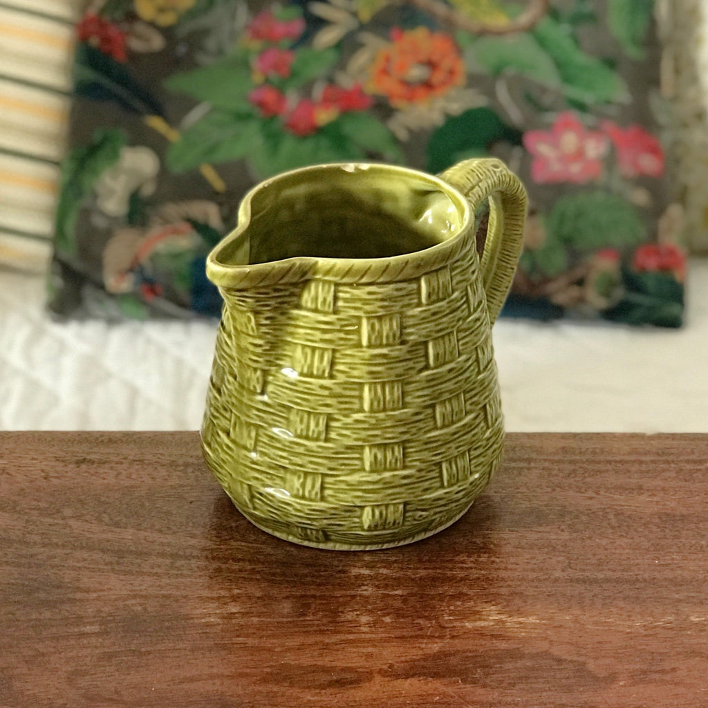 Pichet en céramique barbotine verte imitant de l'osier tressé Digoin Sarreguemines France par Hello Broc brocante en ligne