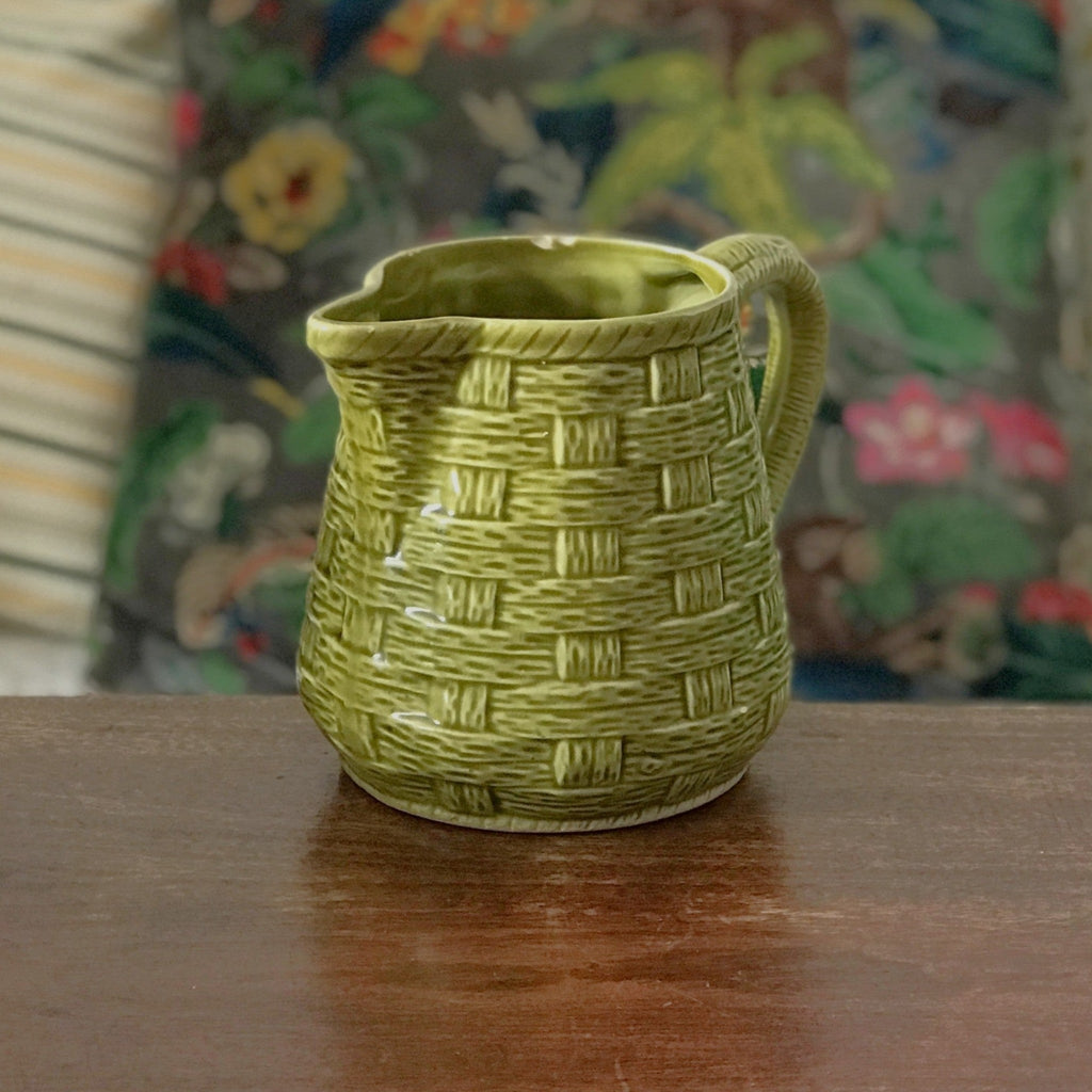 Pichet en céramique barbotine verte imitant de l'osier tressé Digoin Sarreguemines France par Hello Broc brocante en ligne