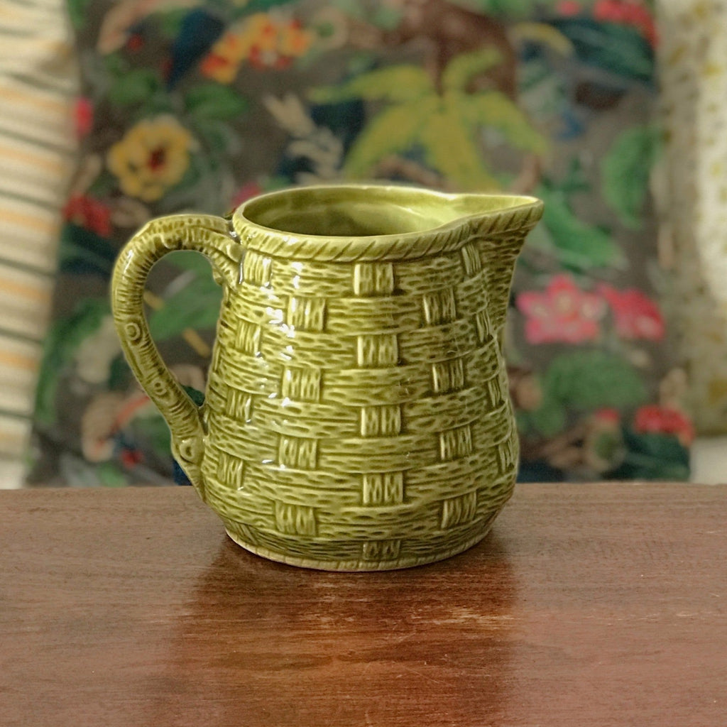 Pichet en céramique barbotine verte imitant de l'osier tressé Digoin Sarreguemines France par Hello Broc brocante en ligne