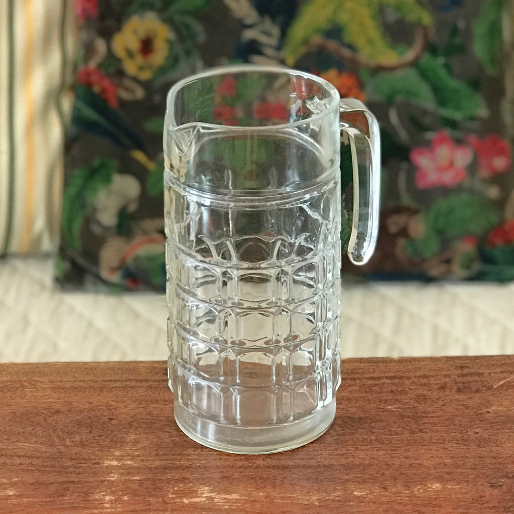 Pichet droit vintage en verre moulé quadrillé contenance 1 litre par Hello Broc brocante en ligne