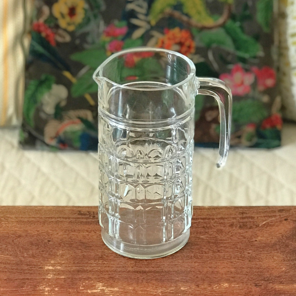 Pichet droit vintage en verre moulé quadrillé contenance 1 litre par Hello Broc brocante en ligne