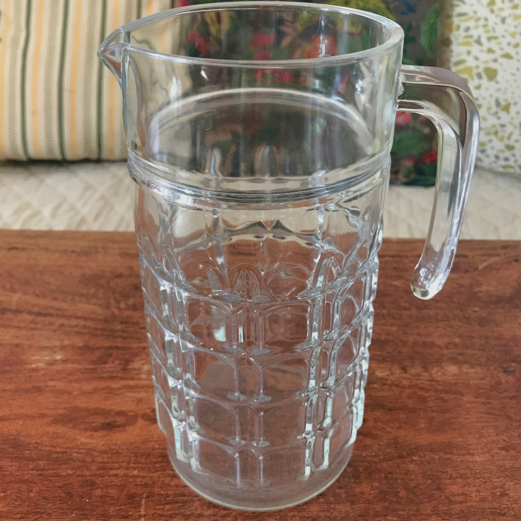 Pichet droit vintage en verre moulé quadrillé contenance 1 litre par Hello Broc brocante en ligne