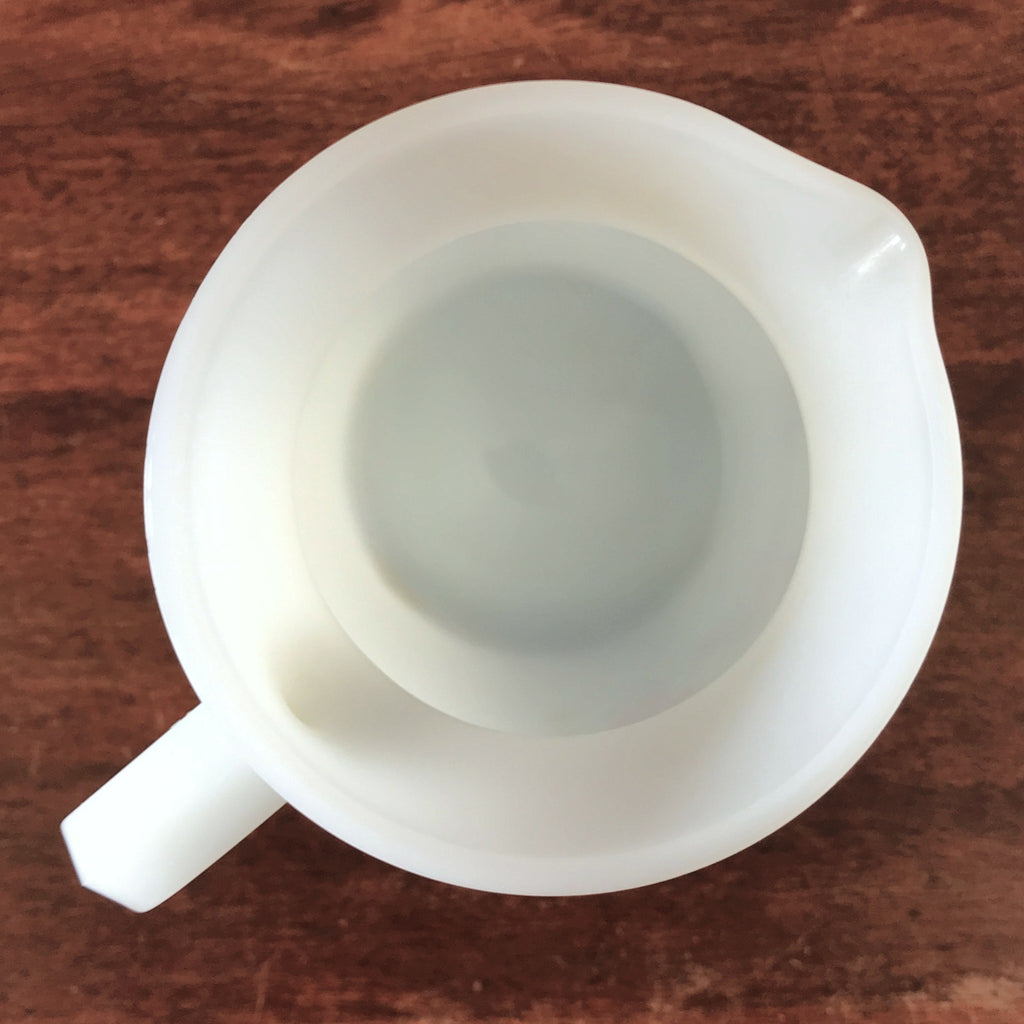 Pichet vintage publicitaire Shell verre opalin blanc 1L par Hello Broc brocante en ligne