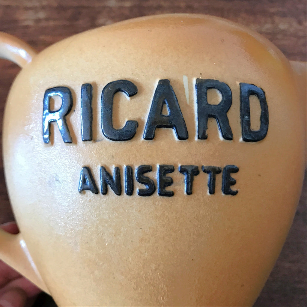 Broc cruche Ricard anisette vintage avec un fêle contenance 1 L par Hello Broc brocante en ligne