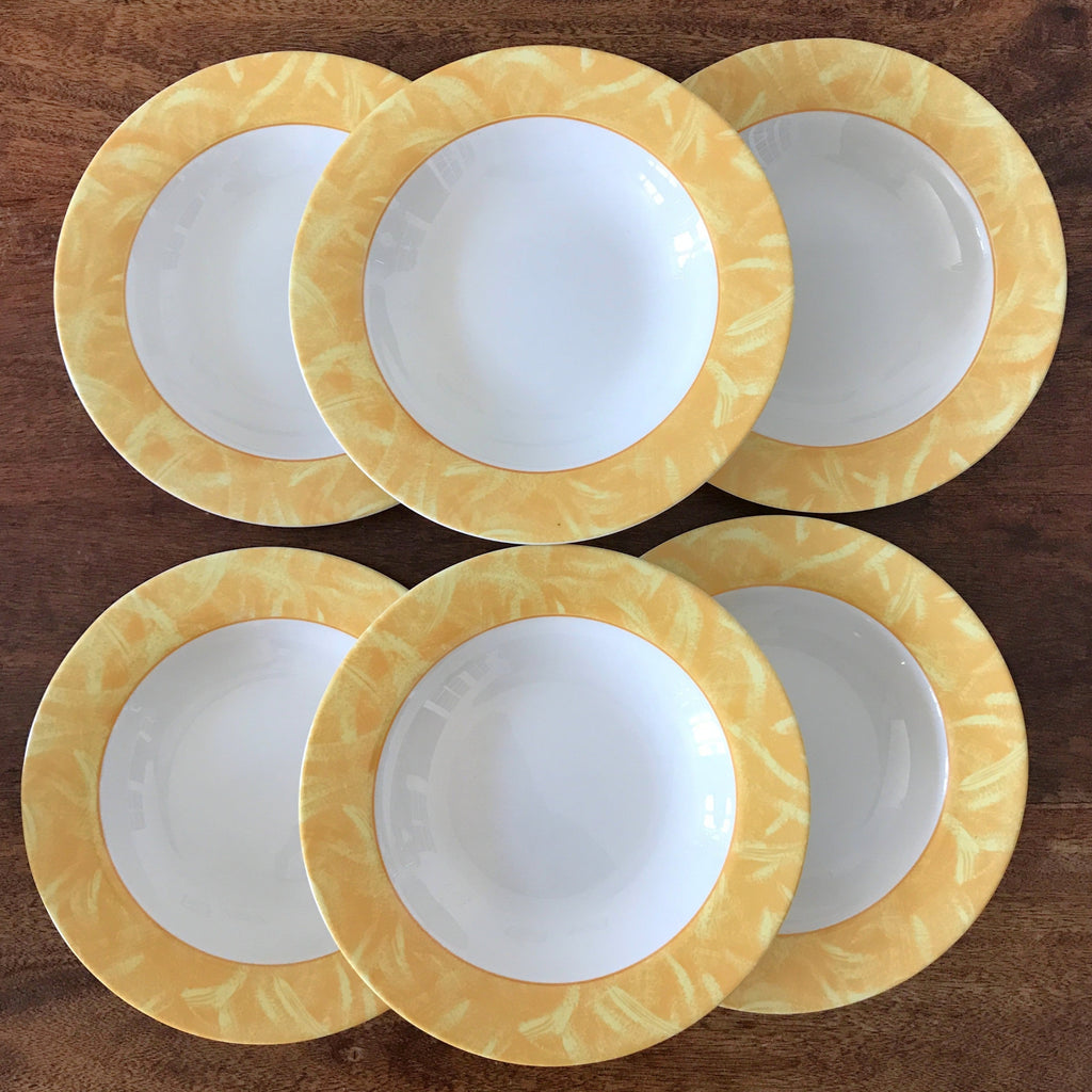 Lot de 6 assiettes à soupe en opaline blanche et orange Esso par Hello Broc brocante en ligne