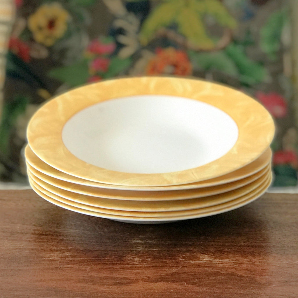 Lot de 6 assiettes à soupe en opaline blanche et orange Esso par Hello Broc brocante en ligne
