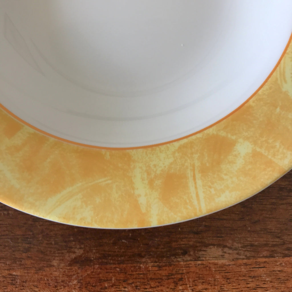 Lot de 6 assiettes à soupe en opaline blanche et orange Esso par Hello Broc brocante en ligne