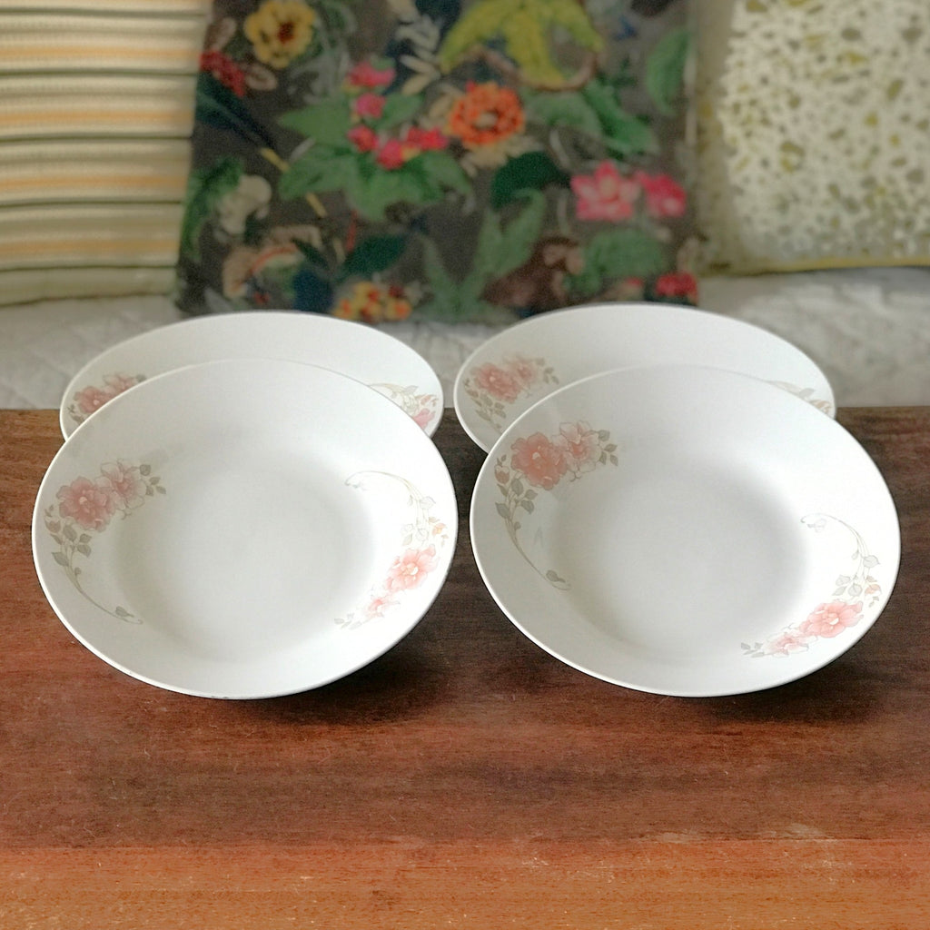 Lot de 4 assiettes creuses Fena Porzellan décor fleurs pastel diamètre 23 cm par Hello Broc brocante en ligne