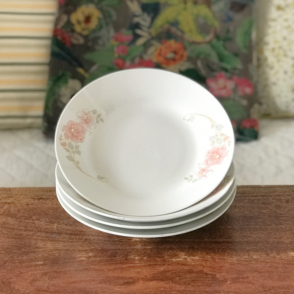 Lot de 4 assiettes creuses Fena Porzellan décor fleurs pastel diamètre 23 cm par Hello Broc brocante en ligne