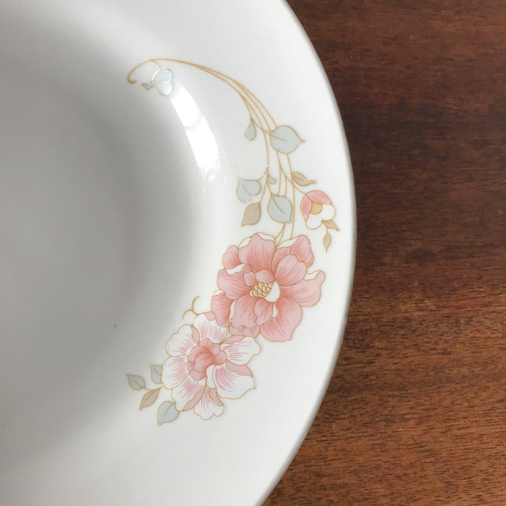 Lot de 4 assiettes creuses Fena Porzellan décor fleurs pastel diamètre 23 cm par Hello Broc brocante en ligne