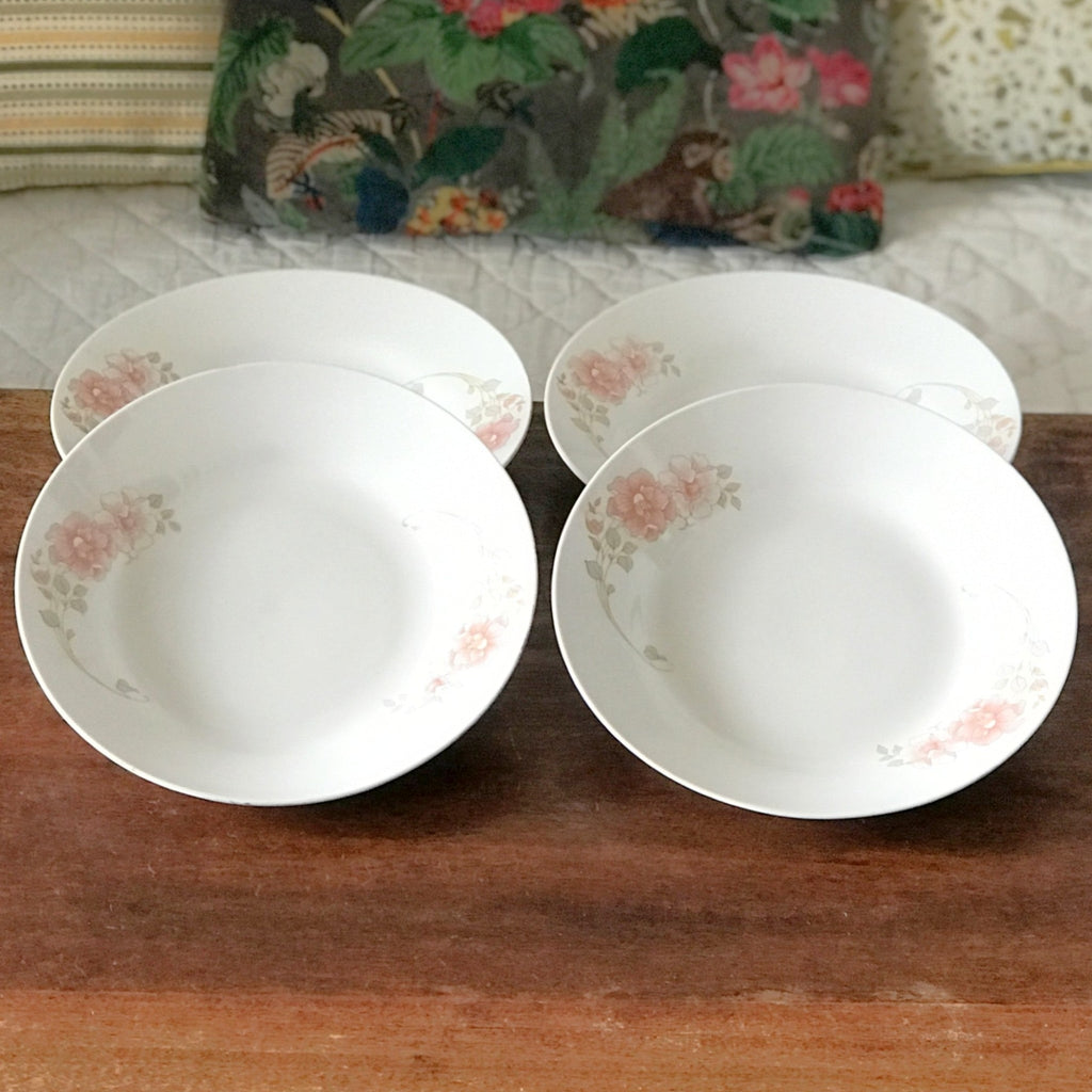 Lot de 4 assiettes creuses Fena Porzellan décor fleurs pastel diamètre 23 cm par Hello Broc brocante en ligne