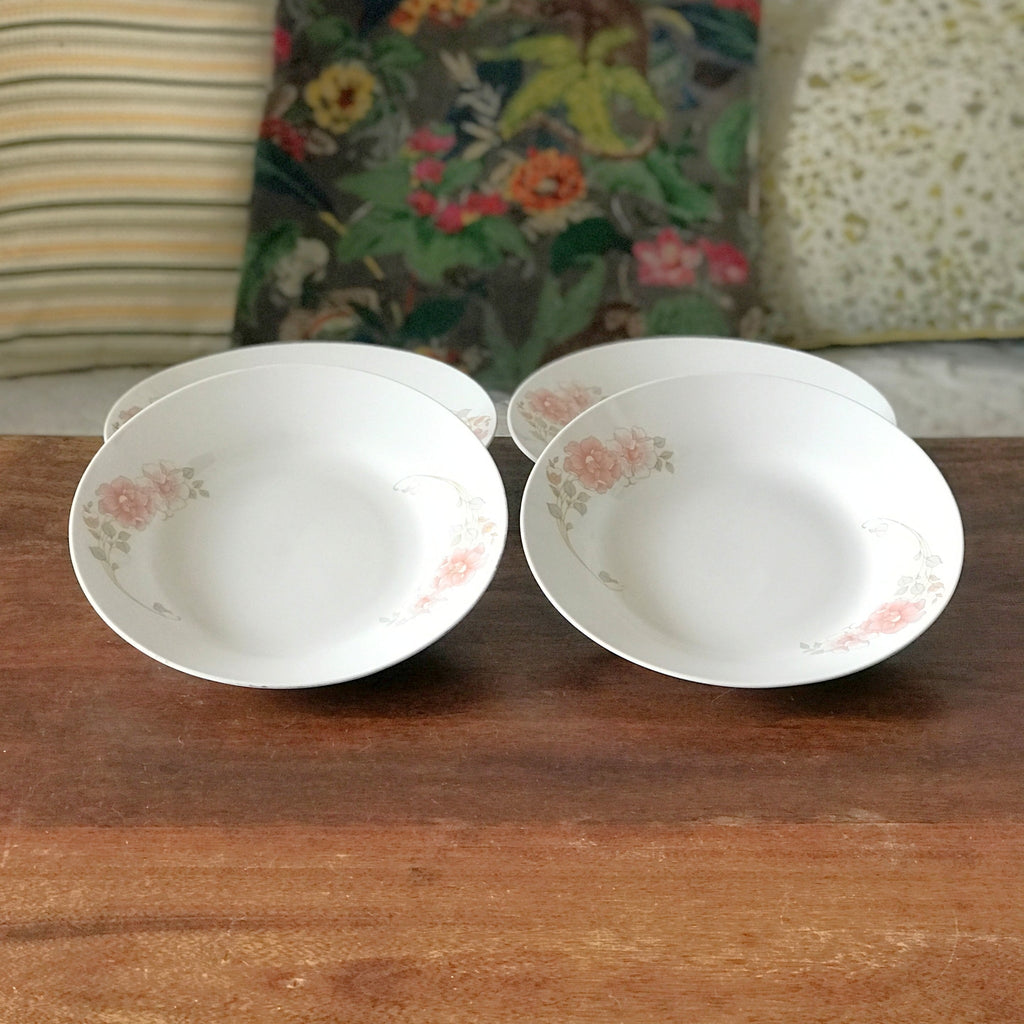 Lot de 4 assiettes creuses Fena Porzellan décor fleurs pastel diamètre 23 cm par Hello Broc brocante en ligne