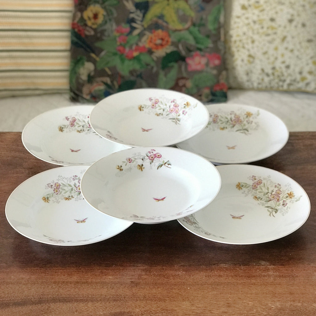 Lot de 6 assiettes creuses en porcelaine décor fleurs & papillon par Hello Broc brocante en ligne