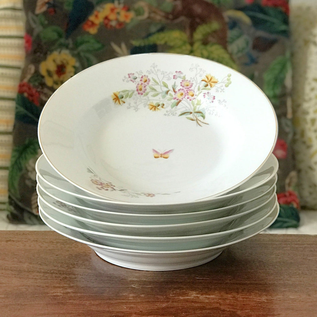 Lot de 6 assiettes creuses en porcelaine décor fleurs & papillon par Hello Broc brocante en ligne