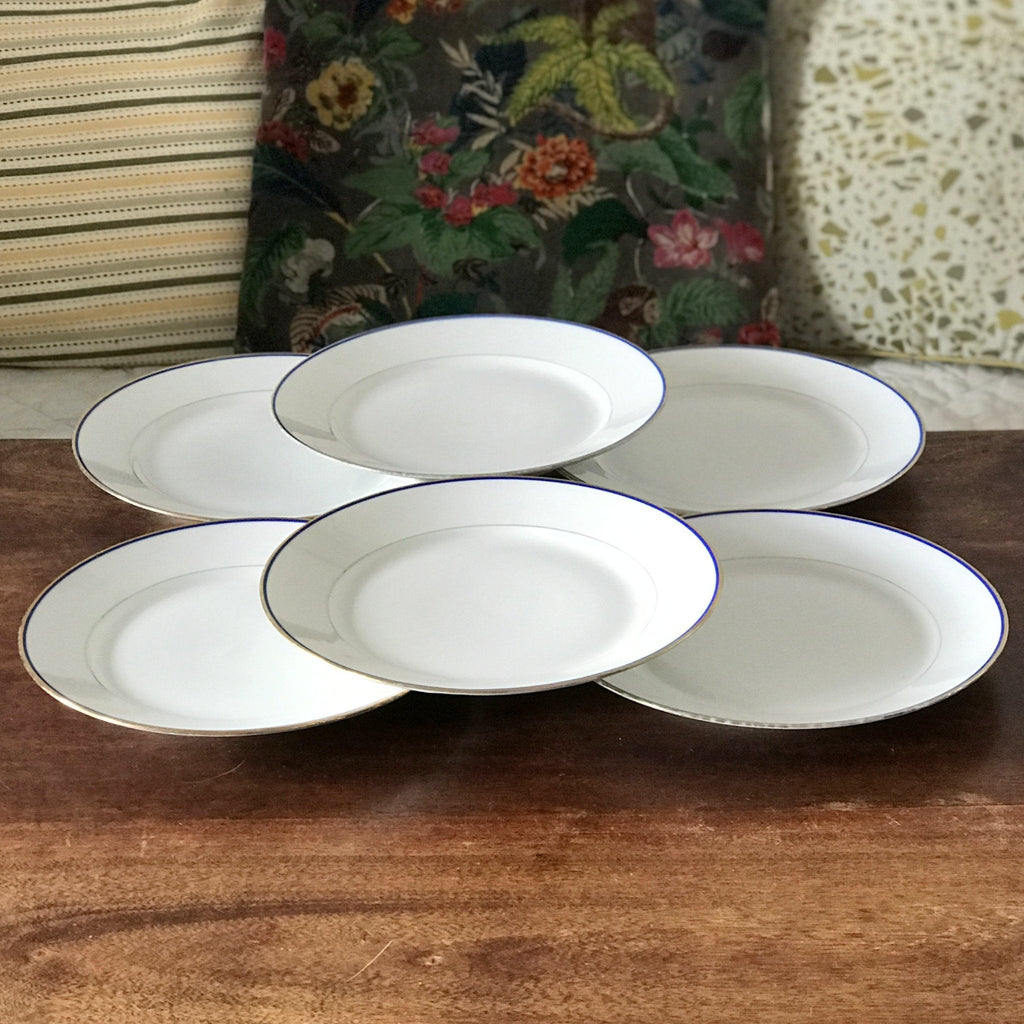 Lot de 6 assiettes plates en porcelaine blanche de Limoges liserés doré et bleu UML France par Hello Broc brocante en ligne