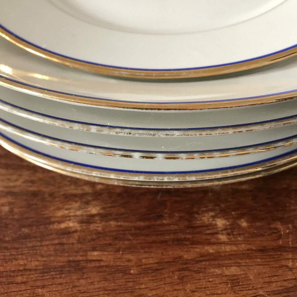 Lot de 6 assiettes plates en porcelaine blanche de Limoges liserés doré et bleu UML France par Hello Broc brocante en ligne