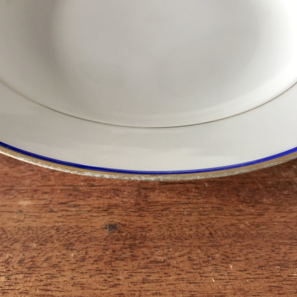 Lot de 5 assiettes creuses en porcelaine blanche de Limoges liserés doré et bleu UML France par Hello Broc brocante en ligne