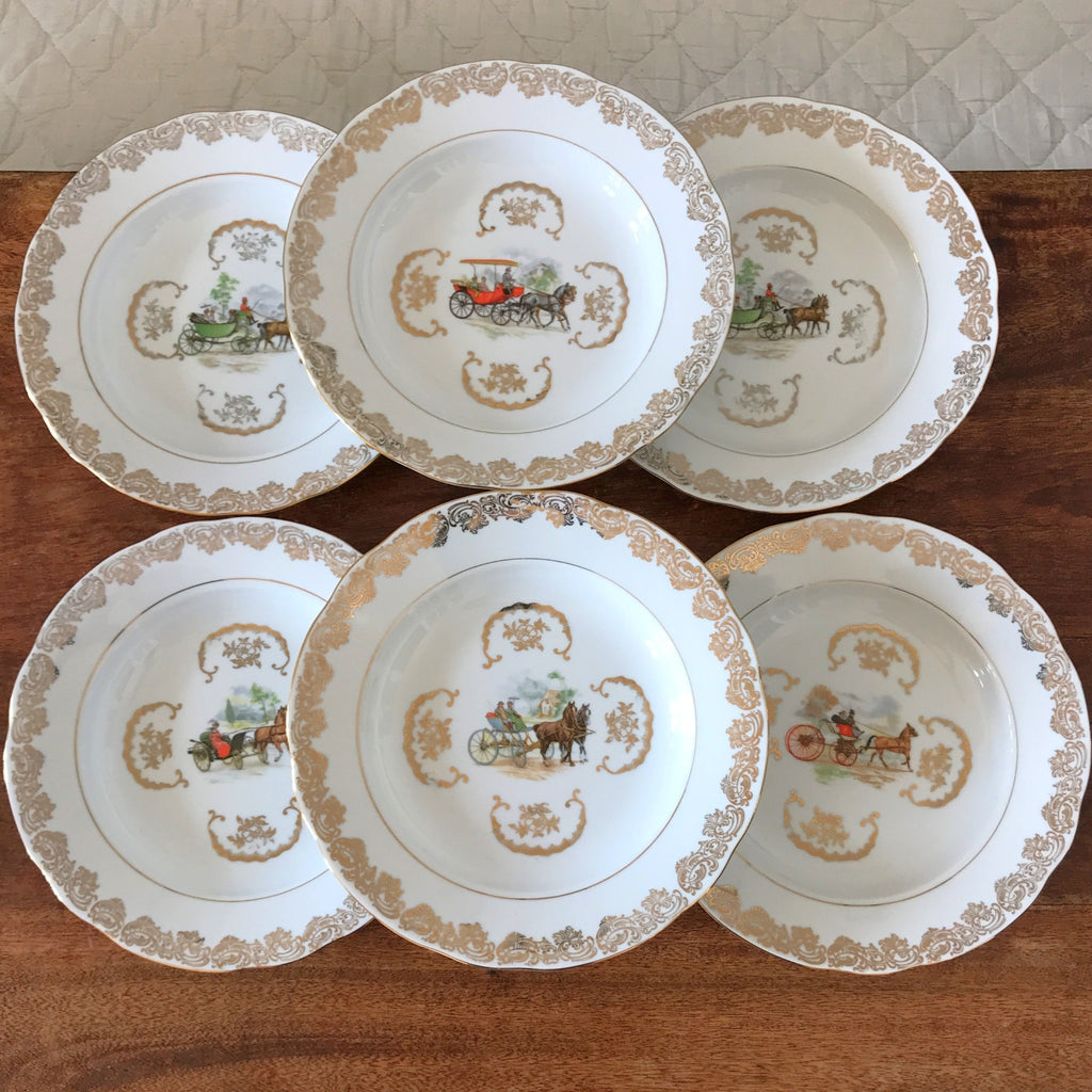 Ensemble de 6 assiettes creuses dorée décor calèche attribué à Porcelaine du Berry par Hello Broc brocante en ligne