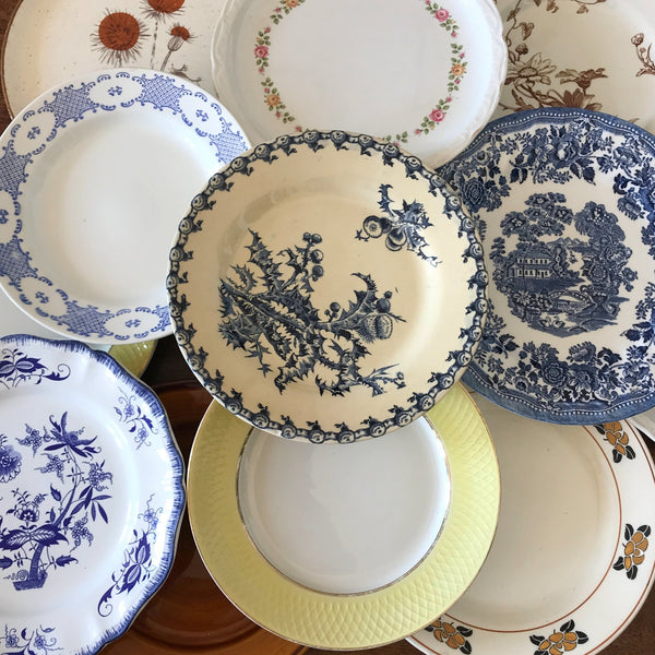 Assiette plate vintage en grès vendue à l'unité par Hello Broc brocante en ligne