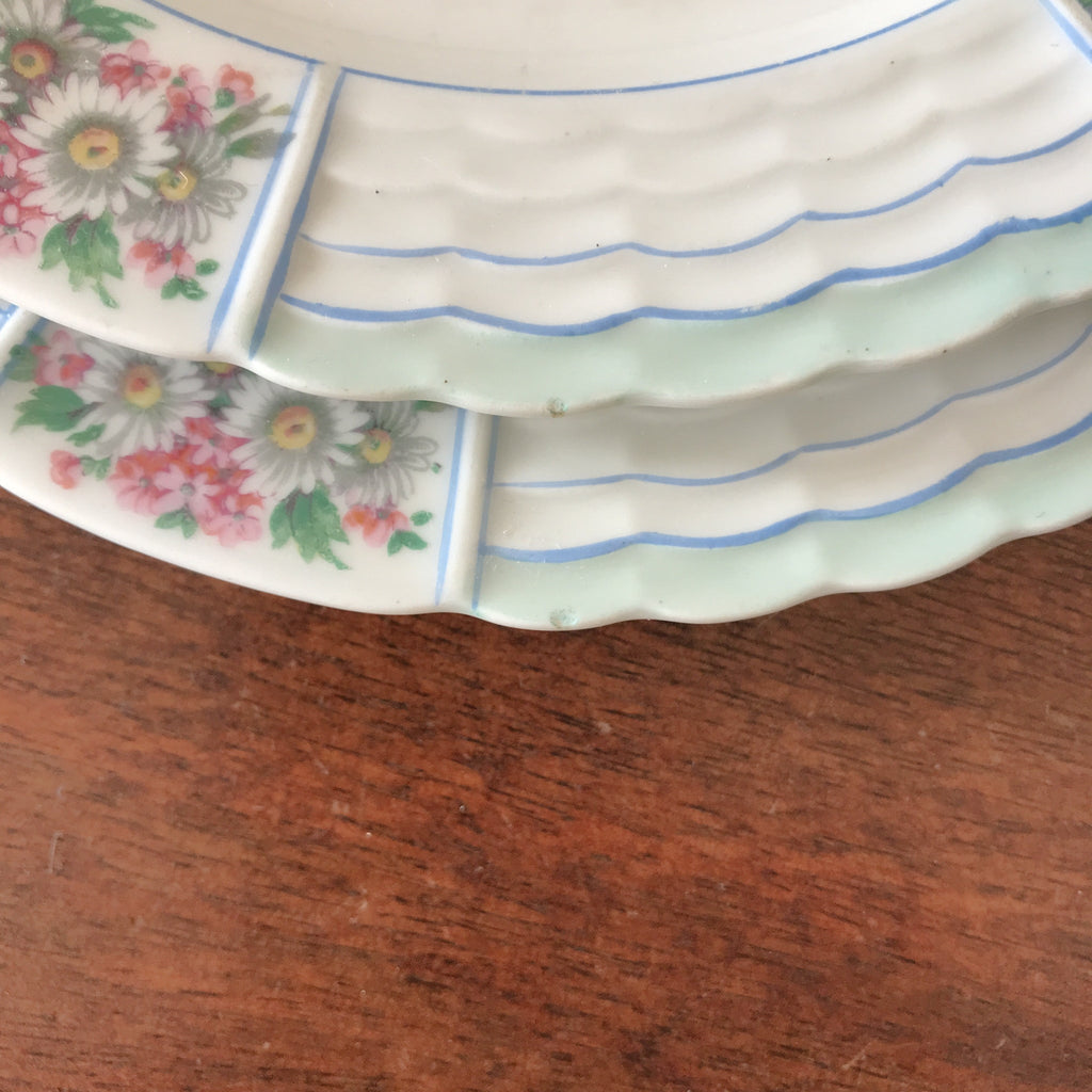 Lot de 5 assiettes à entremets ou à fromage en porcelaine de Limoges Lanternier décor bleu et fleuri diamètre de 22,5 cm par Hello Broc brocante en ligne