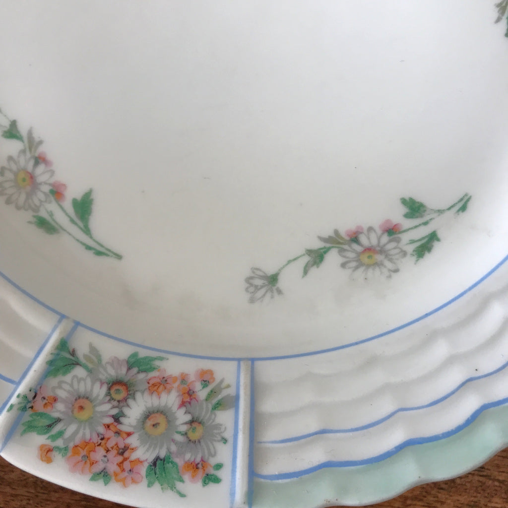 Lot de 5 assiettes à entremets ou à fromage en porcelaine de Limoges Lanternier décor bleu et fleuri diamètre de 22,5 cm par Hello Broc brocante en ligne