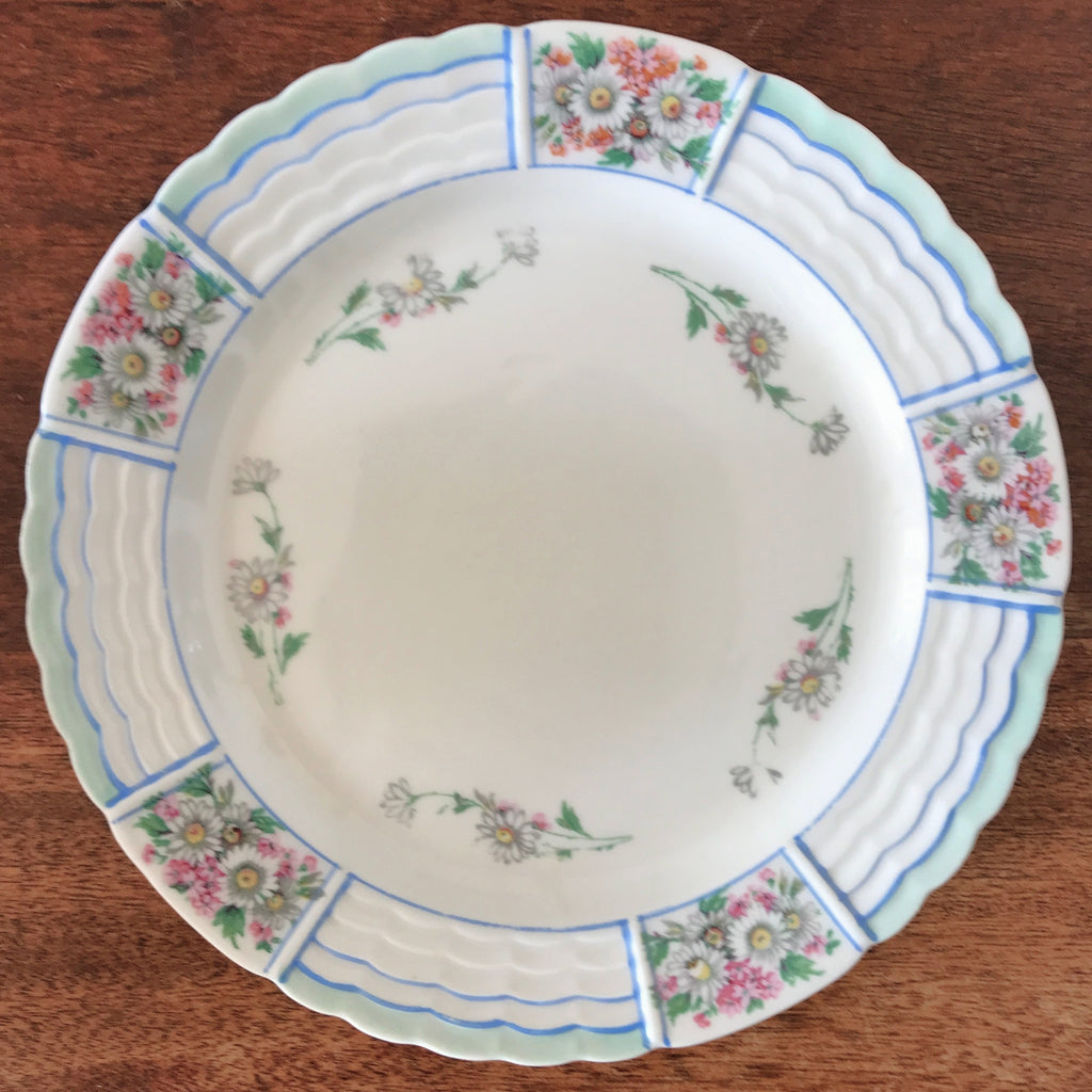 Lot de 5 assiettes à entremets ou à fromage en porcelaine de Limoges Lanternier décor bleu et fleuri diamètre de 22,5 cm par Hello Broc brocante en ligne