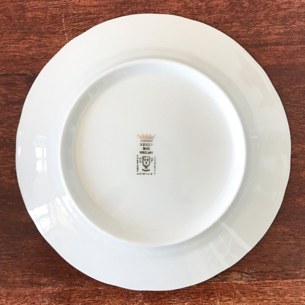 Lot de 6 assiettes à dessert blanches avec liserés dorés en porcelaine du Berry diamètre de 18 cm par Hello Broc brocante en ligne
