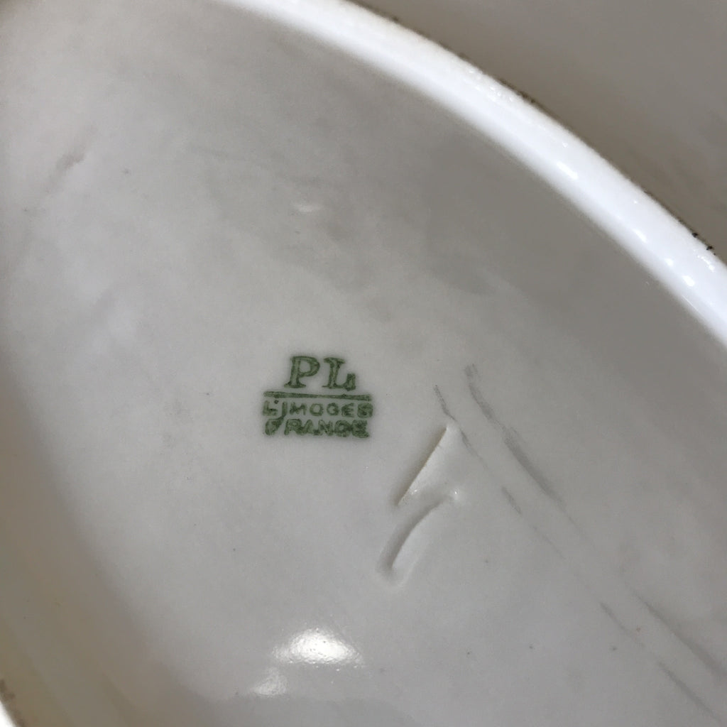 Très grand plat de service ovale et creux en porcelaine de Limoges P.L. 52 x 35 cm par Hello Broc brocante en ligne