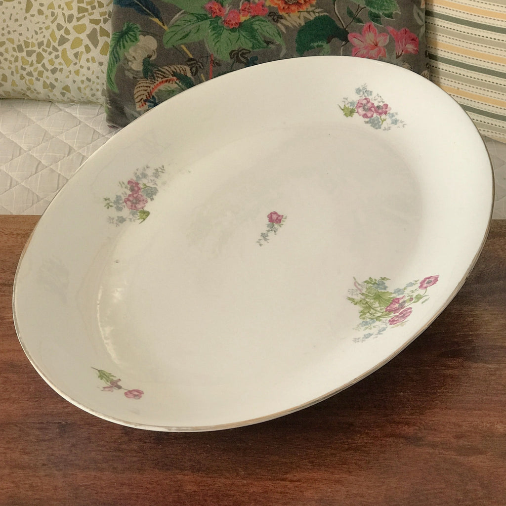 Très grand plat de service ovale et creux en porcelaine de Limoges P.L. 52 x 35 cm par Hello Broc brocante en ligne