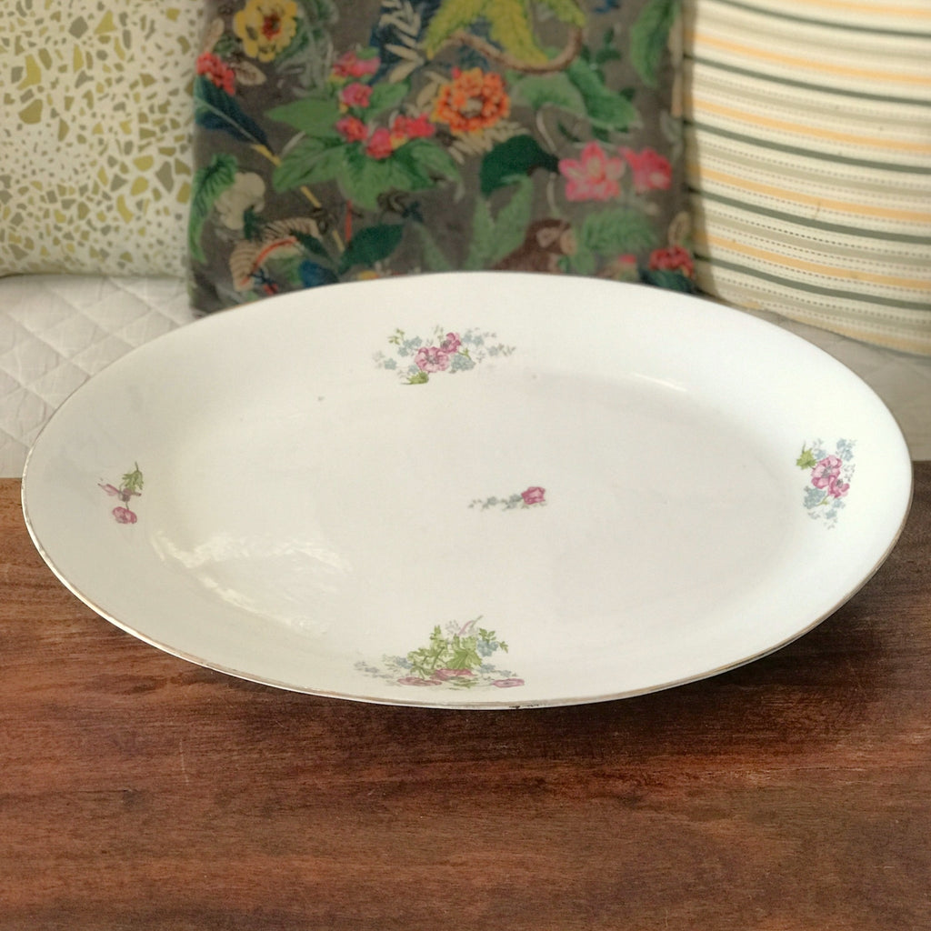 Très grand plat de service ovale et creux en porcelaine de Limoges P.L. 52 x 35 cm par Hello Broc brocante en ligne